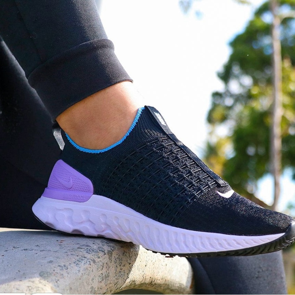 Nike Women's Black and Lavender Athletic Shoes